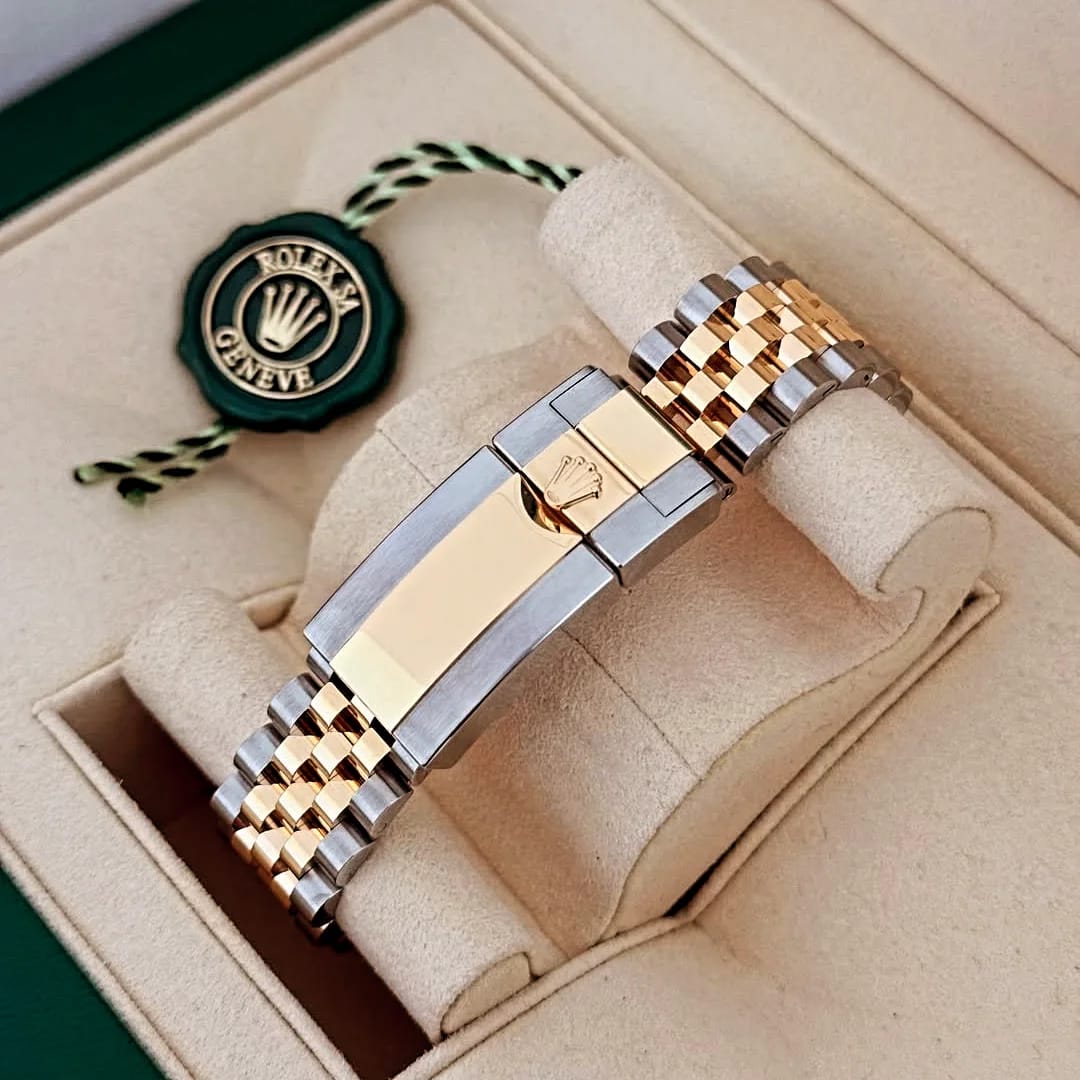 Rolex GMT-Master II – The Ultimate Travel Companion